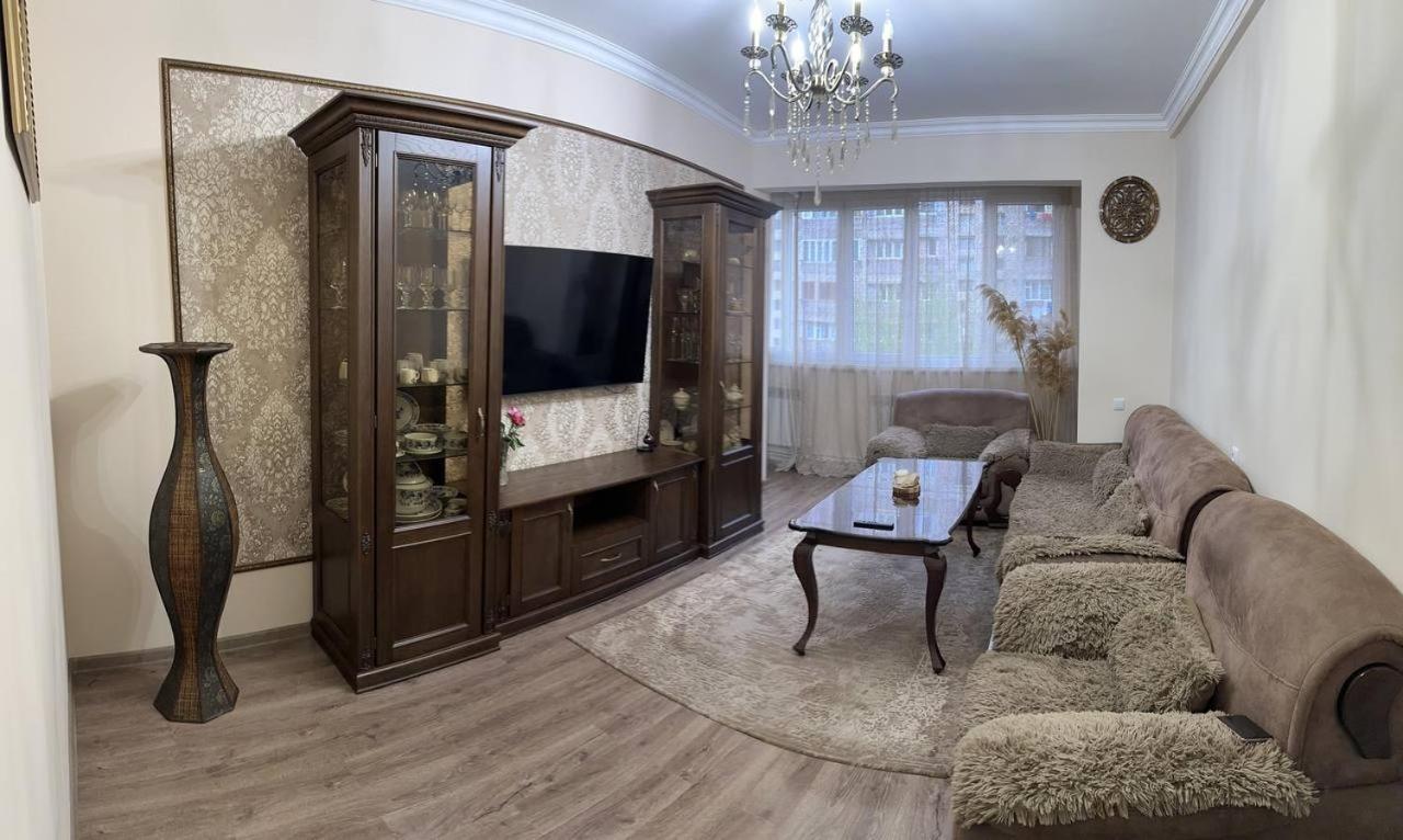 Apartment In Ереван Екстериор снимка